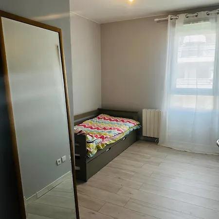 Apartment T3 - Clim - Terasse - Vaulx-en-Velin